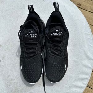 Nike Black Air Max 270 Sneakers Sleek Design